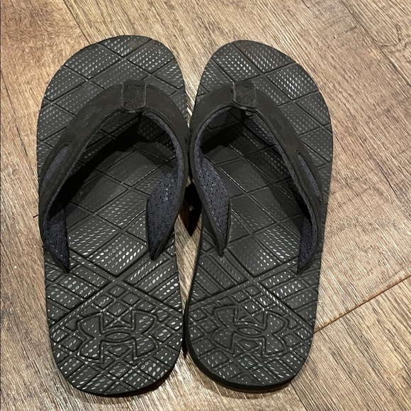 Under Armour Black Slides and Flip Flops Sandals Youth Boys Size 2 - Picture 6 of 10